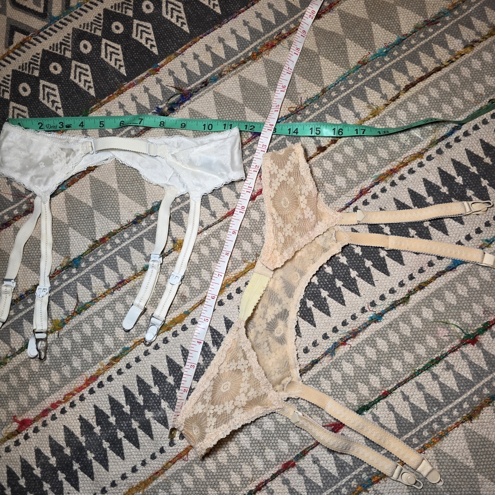 Lace Garter Belt Set in White and Beige - Picture 6 of 7